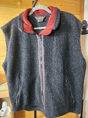 Men's Black 90s VTG Tsunami Vest Front Zip Red Trim Red Collar Zip Pockets